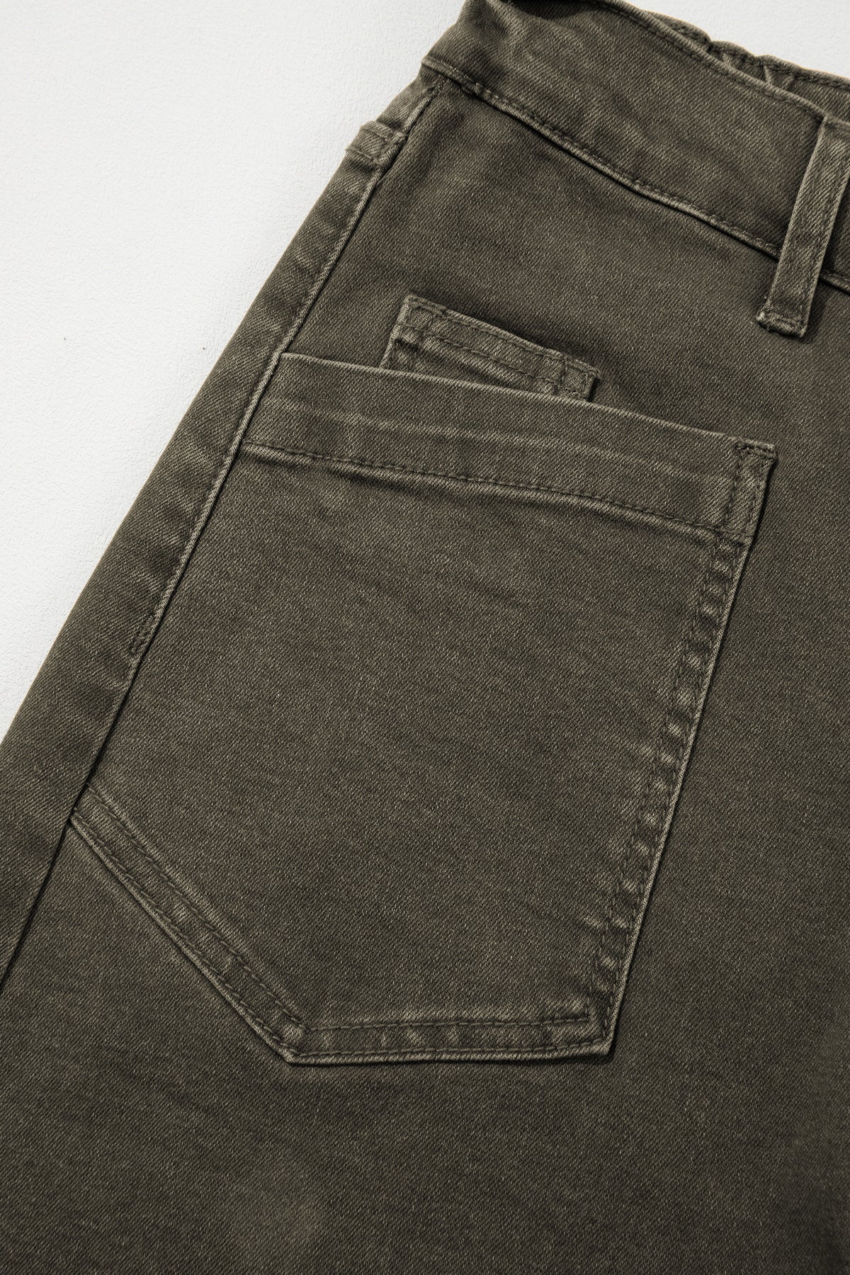 Color square patch pocket ankle-length barrel jeans by Dear-Lover with distressed details and classic five-pocket design.