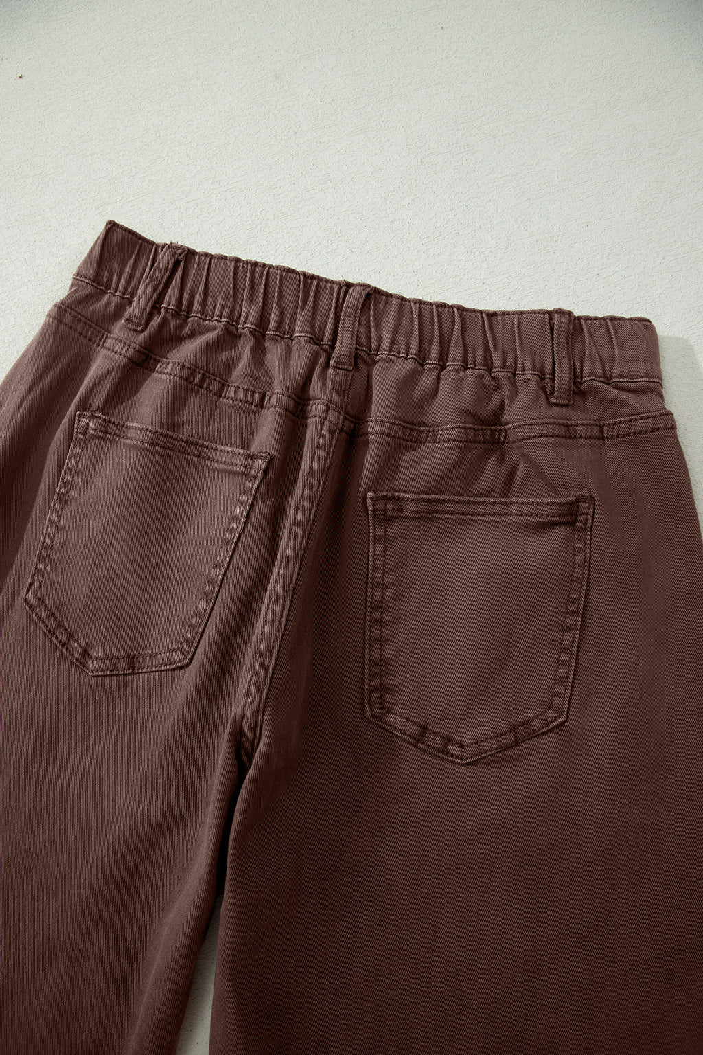 Square patch pocket ankle-length barrel jeans from Dear-Lover with classic denim look and stylish patch pockets on the sides.