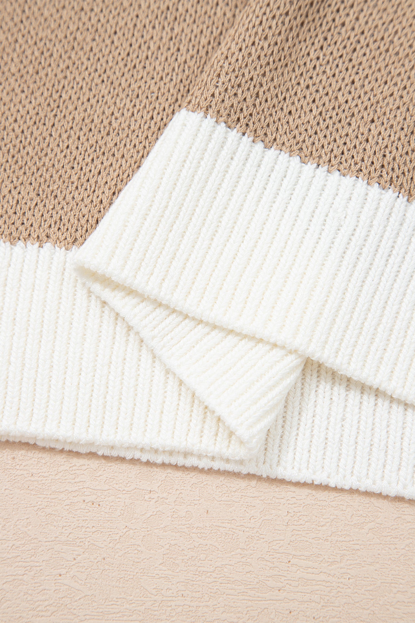 Goat Horse Shoe Pattern Contrast Trim Short Sleeve Sweater