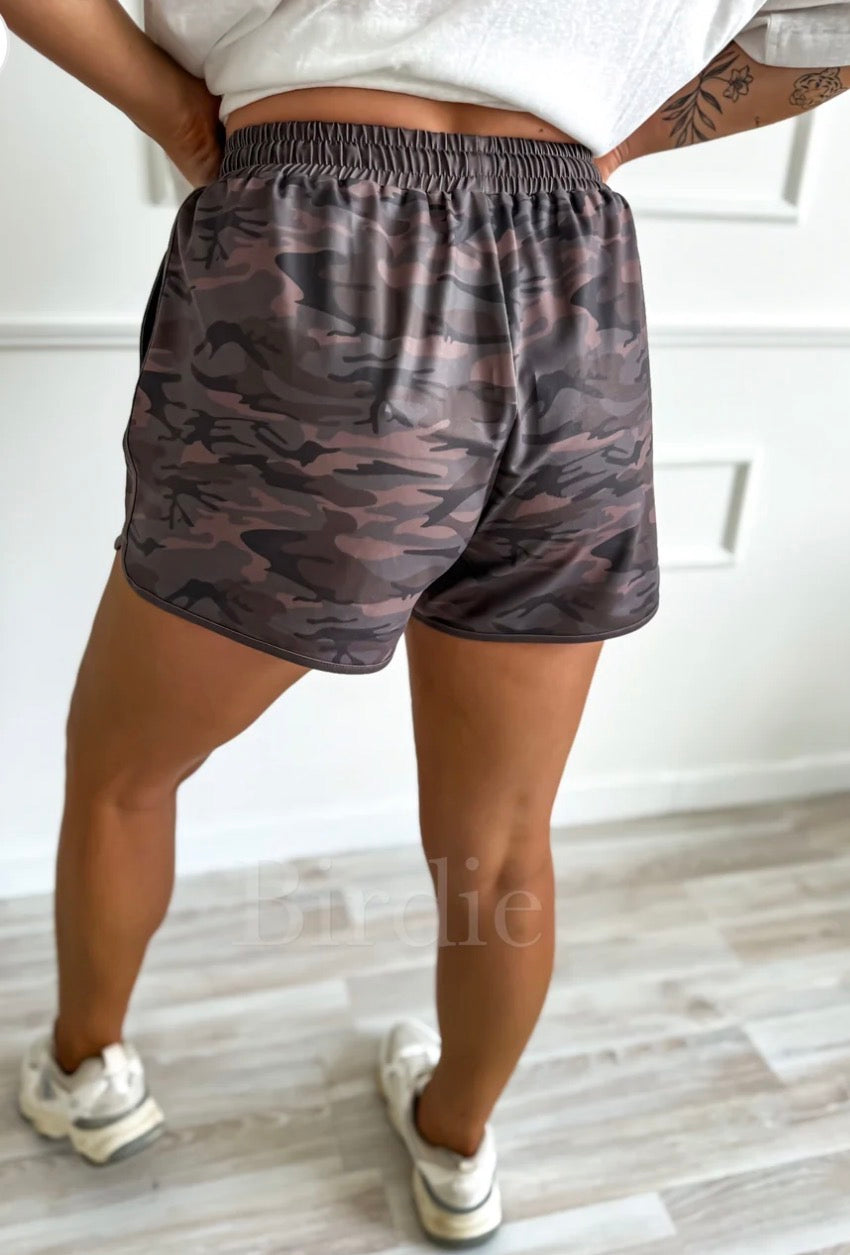 BIRDIE Active Shorts in Smoked Oak Camo