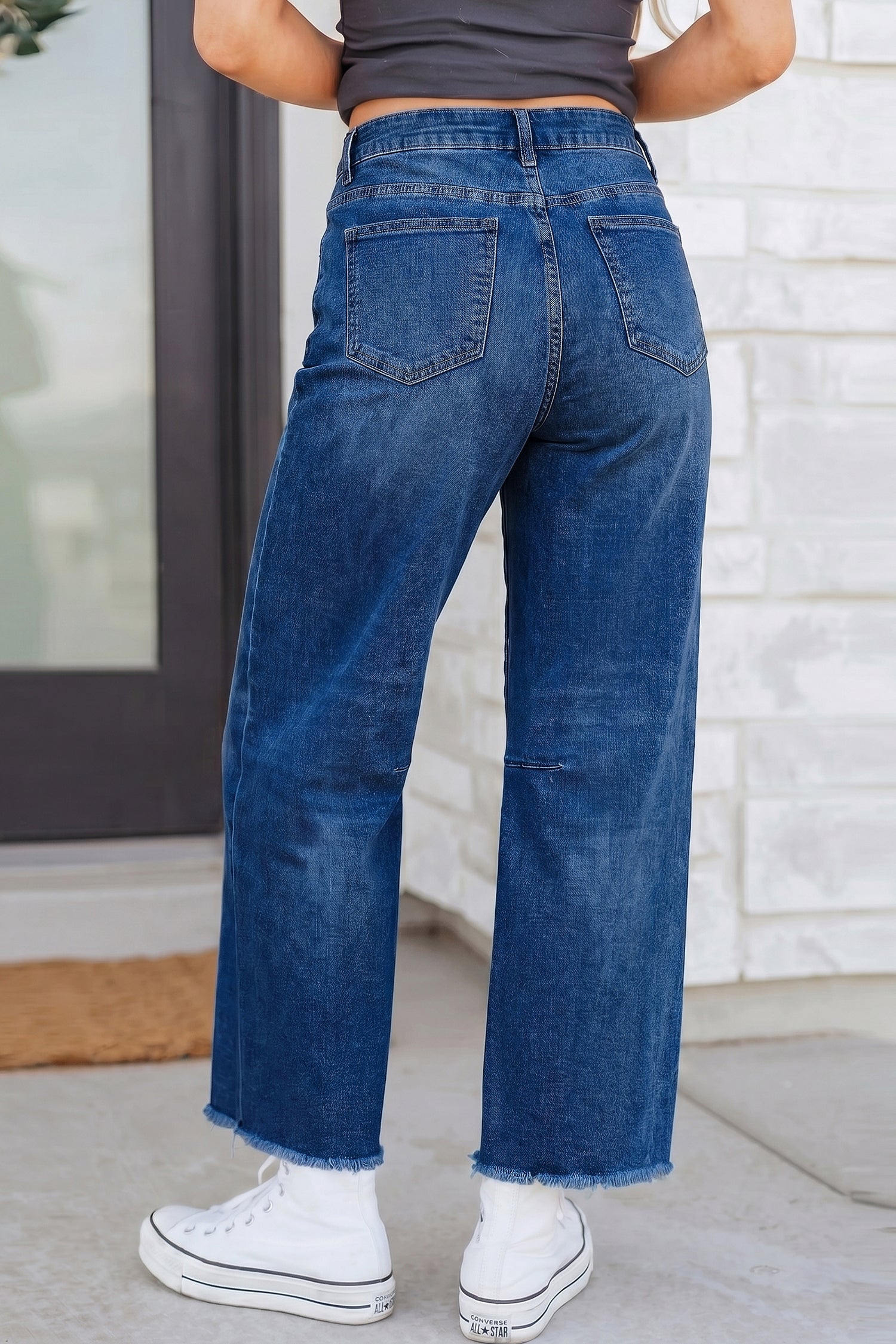 Frayed Cropped Straight Jeans