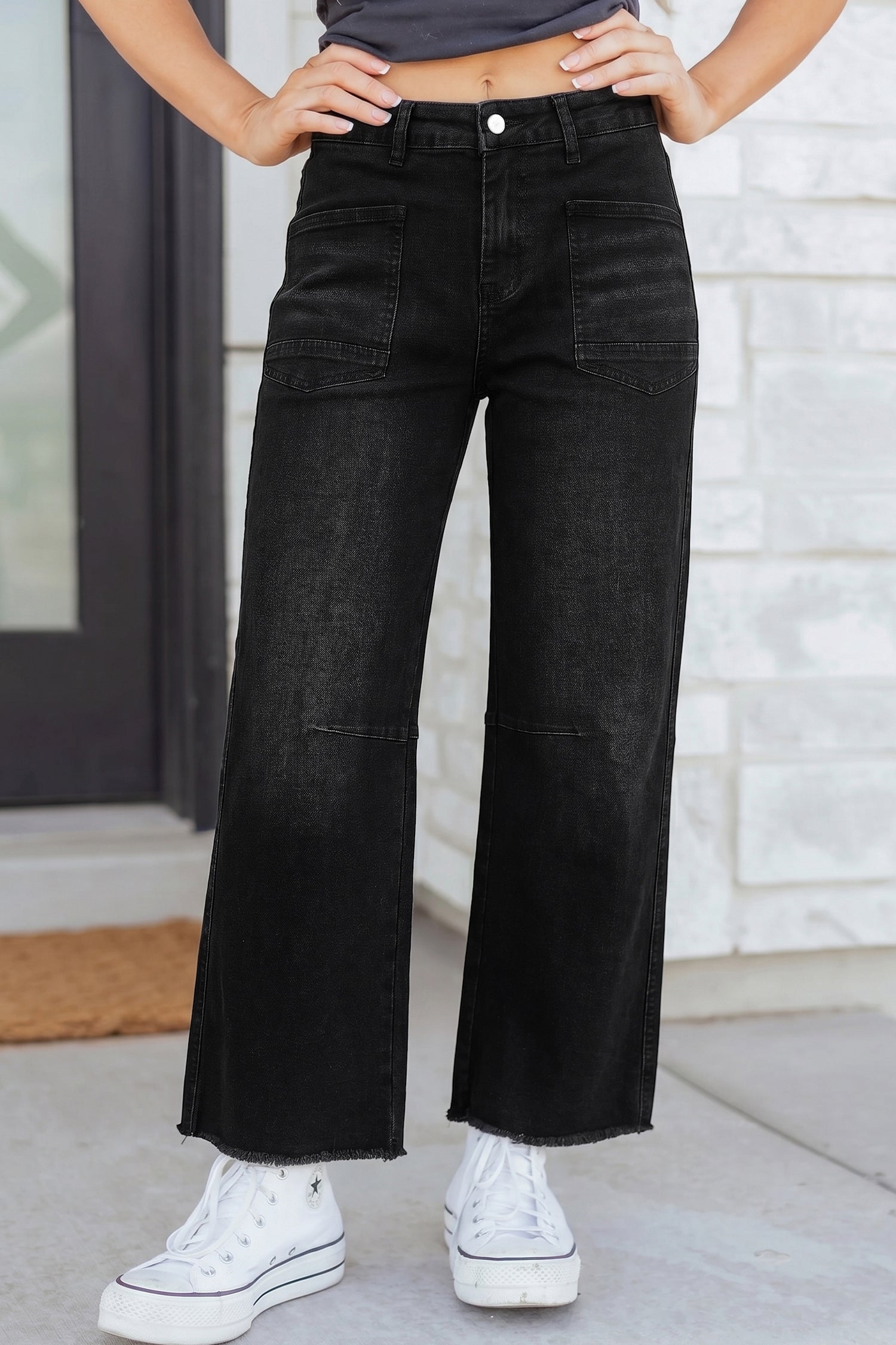 Frayed Cropped Straight Jeans