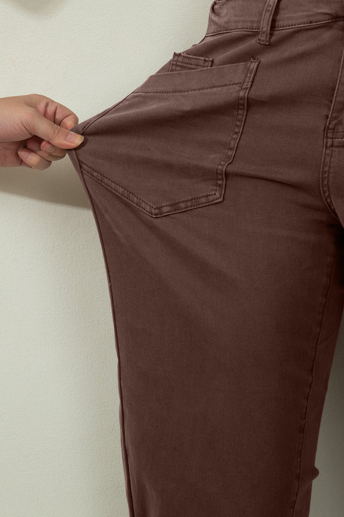 Square patch pocket ankle-length barrel jeans by Dear-Lover, showing a close-up of the classic denim with square patch pockets.