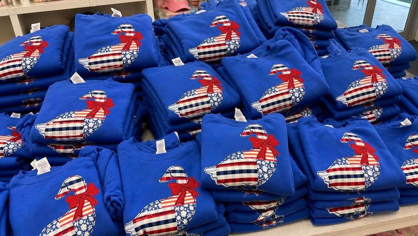 Patriotic Granny Goose Embroidered Appliqué - Closes 5/12