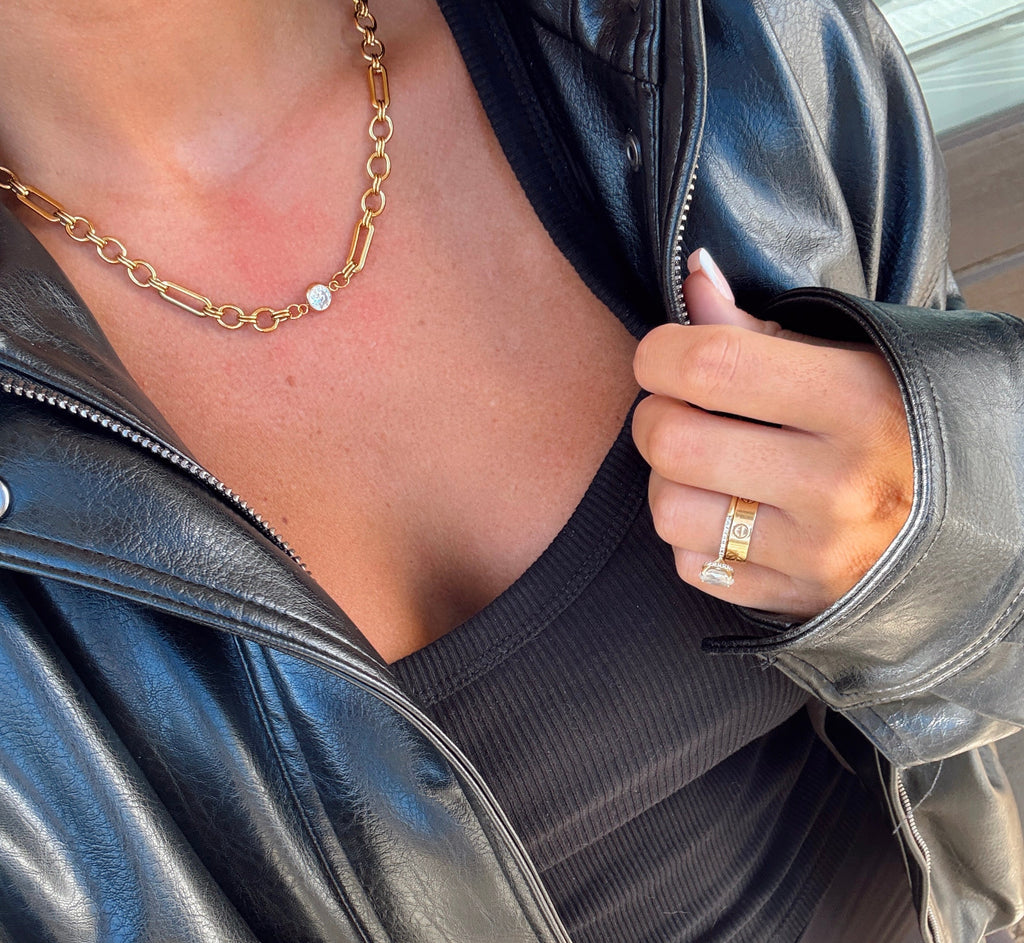 Chansuttpearls Melissa necklace featuring a delicate pearl strand and elegant silver clasp.