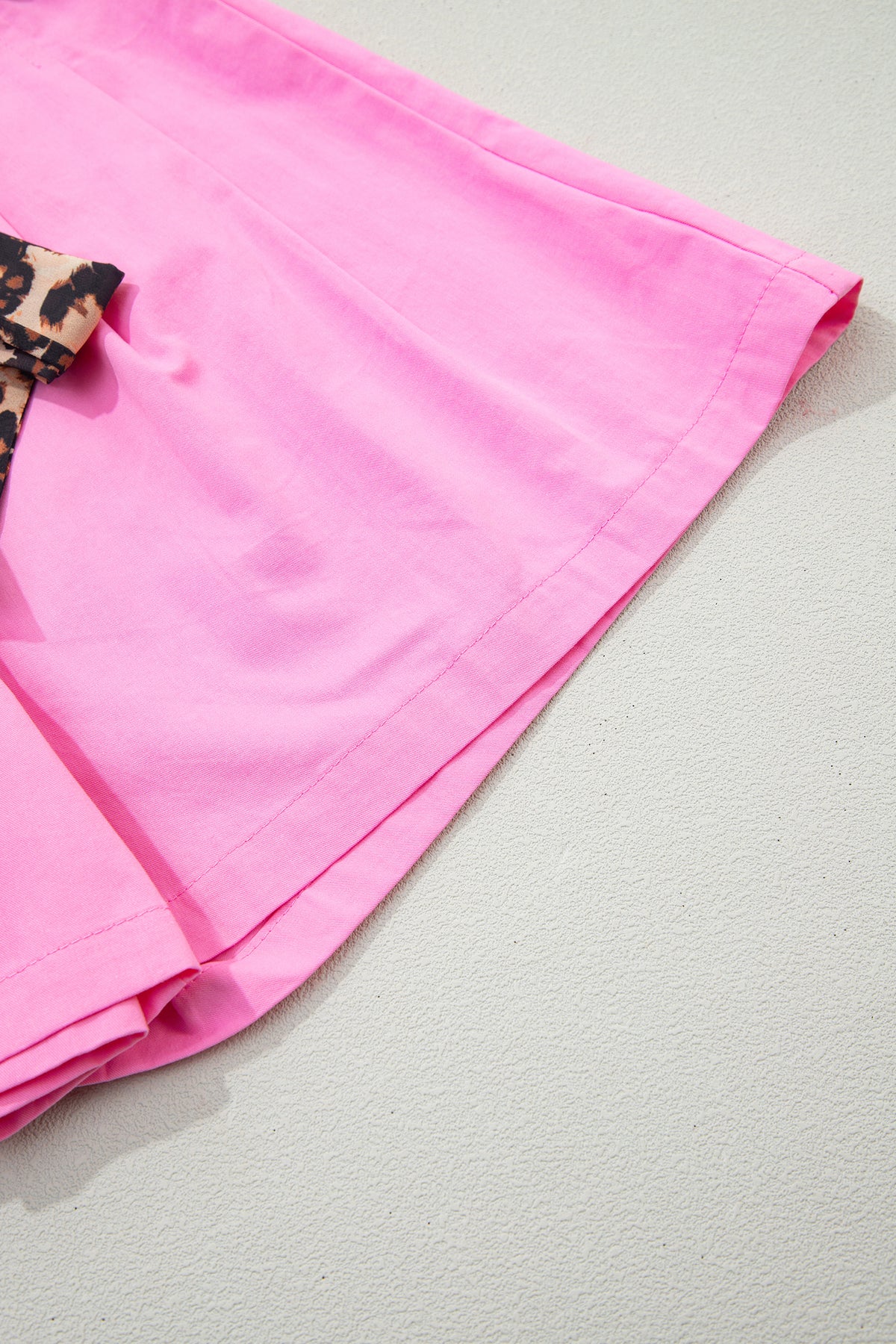 Oatmeal leopard print pleated wide-leg casual shorts with contrast sash belt by Dear-Lover Dropshipping, made of 100% cotton.