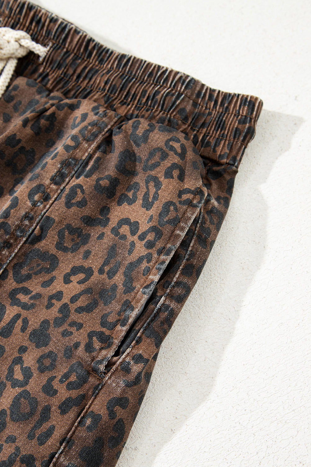 Brown leopard print denim skort with elastic waistband and drawstring, made of cotton and elastane for a comfortable fit.