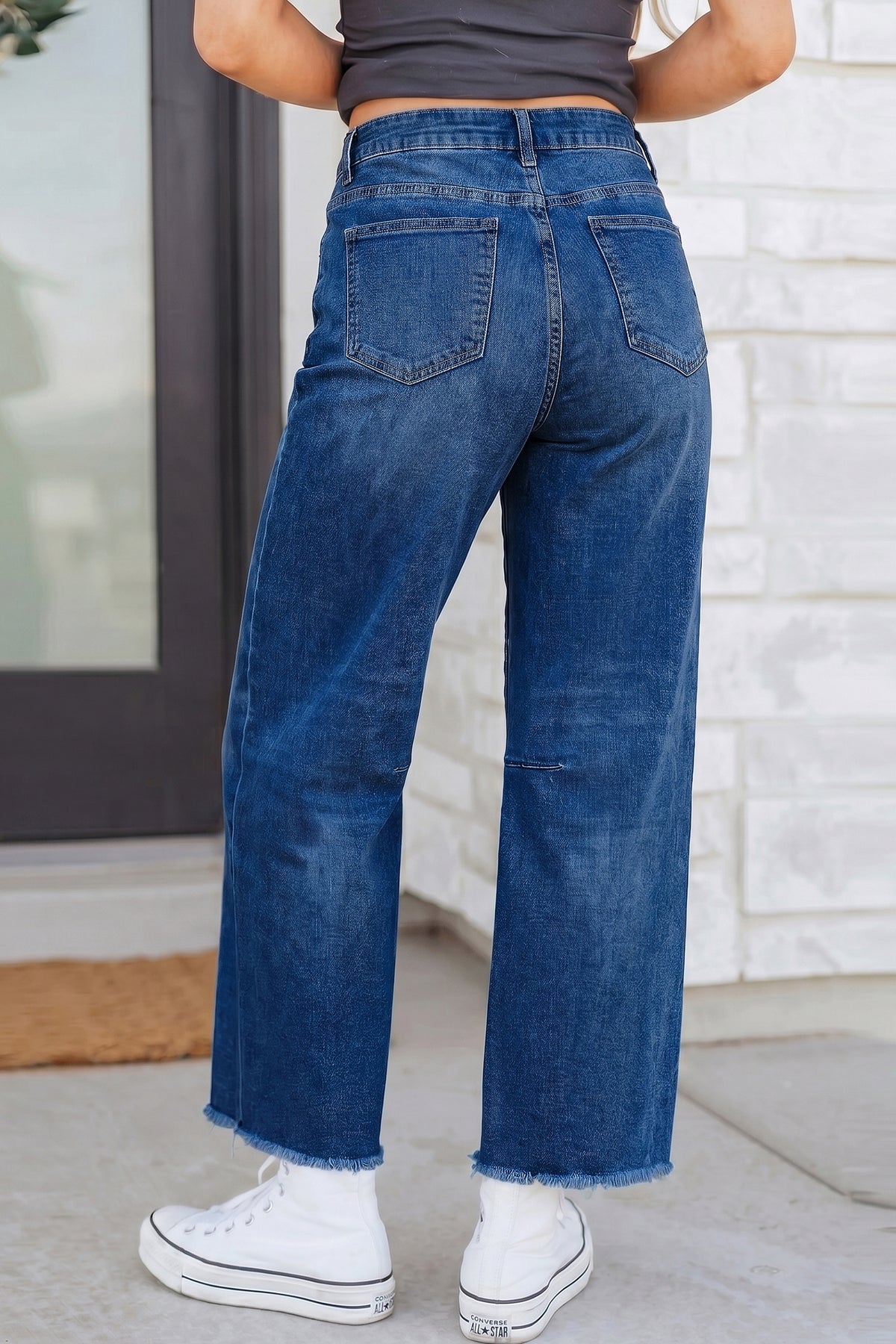 Blue frayed cropped straight jeans from Dear-Lover Dropshipping, made of cotton, polyester, and elastane, featuring a casual fit.
