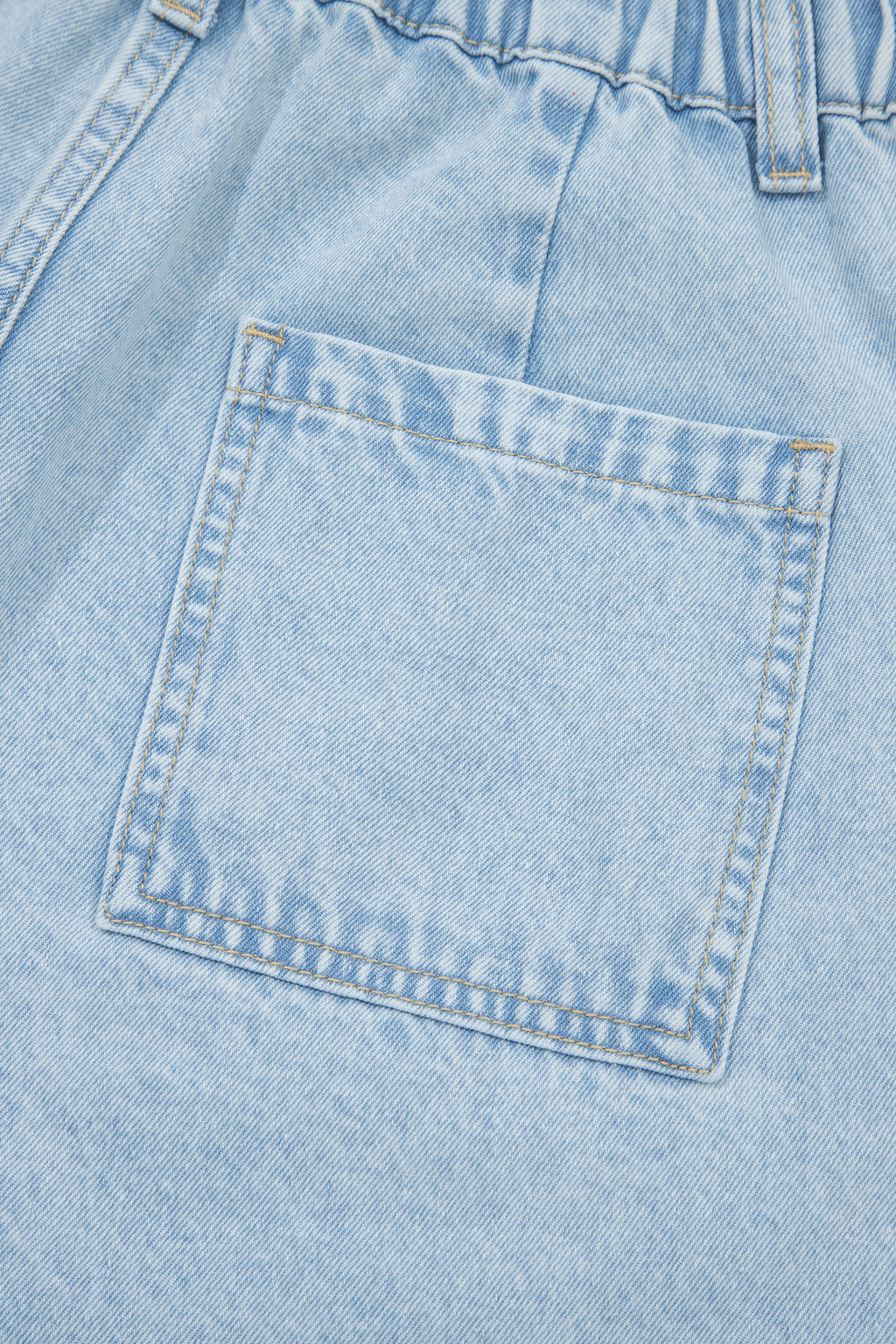 Beau Blue studded side slit wide-leg jeans by Dear-Lover with frayed pockets and a relaxed fit, made of cotton and polyester blend.