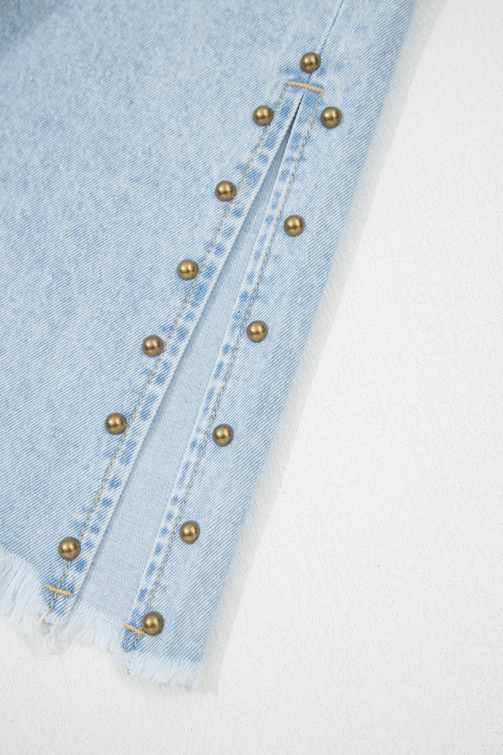 Beau Blue studded side slit wide-leg jeans with frayed pockets and a relaxed fit from Dear-Lover Dropshipping.