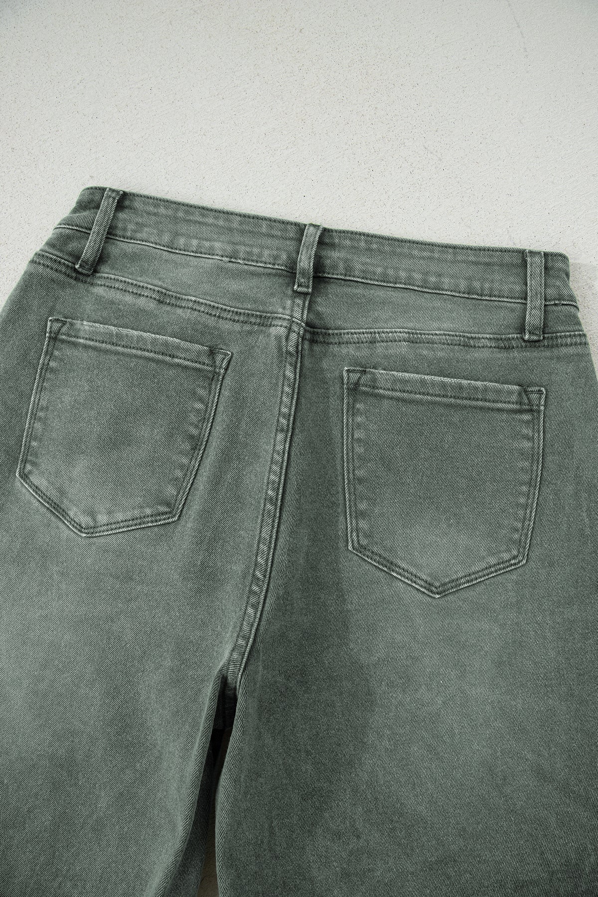 Dear-Lover Dropshipping four-leaf clover distressed wide-leg jeans with raw edges, made of cotton and elastane for a relaxed fit.