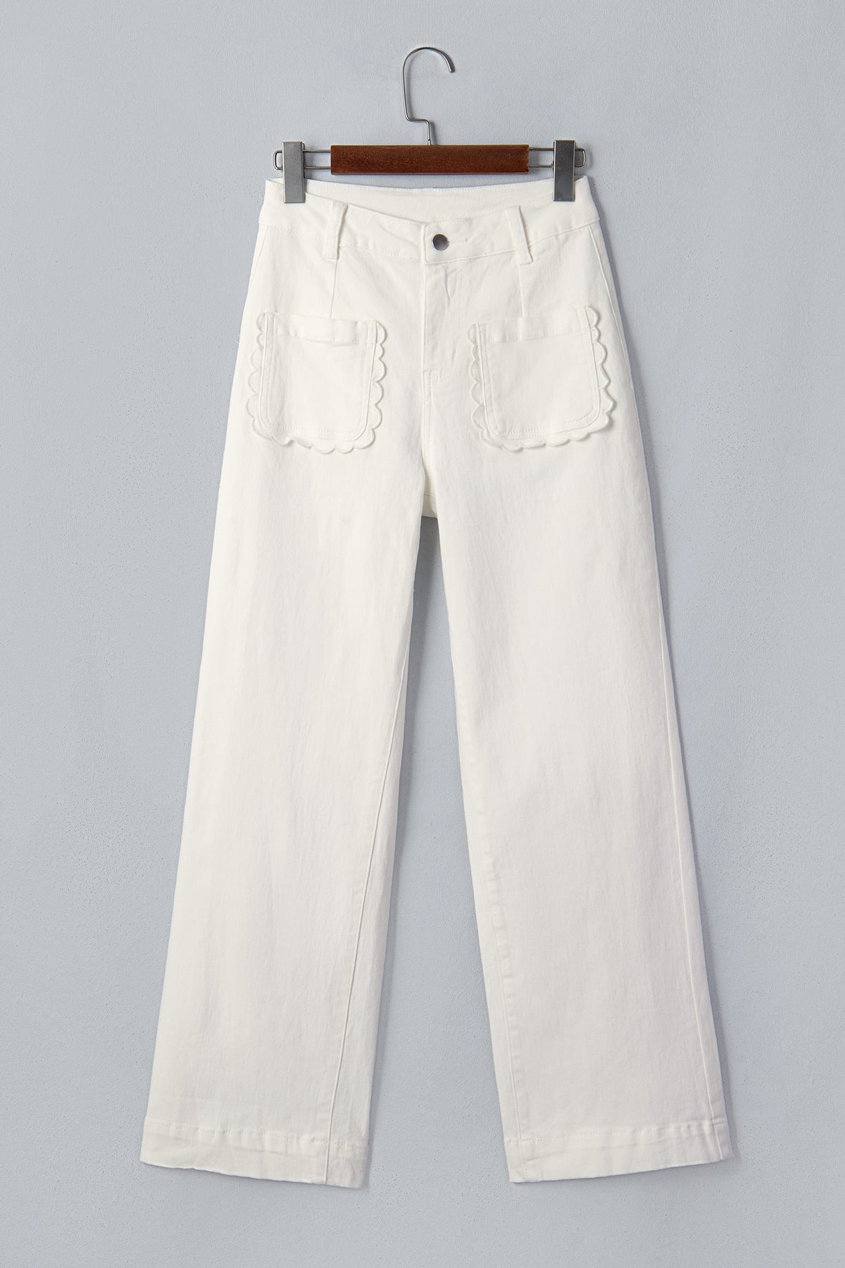 White scalloped patch pocket shift jeans by Dear-Lover Dropshipping, featuring a relaxed fit and stylish design.