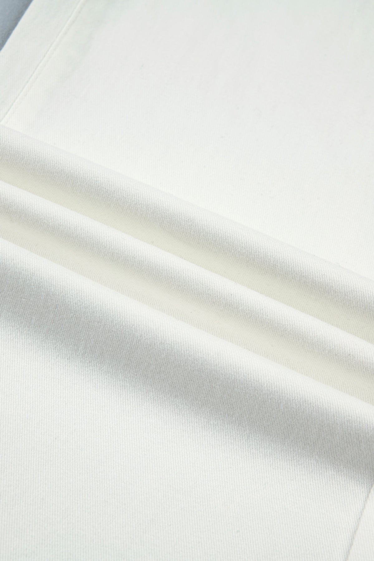 White scalloped patch pocket shift jeans from Dear-Lover, featuring a relaxed fit and classic denim style.