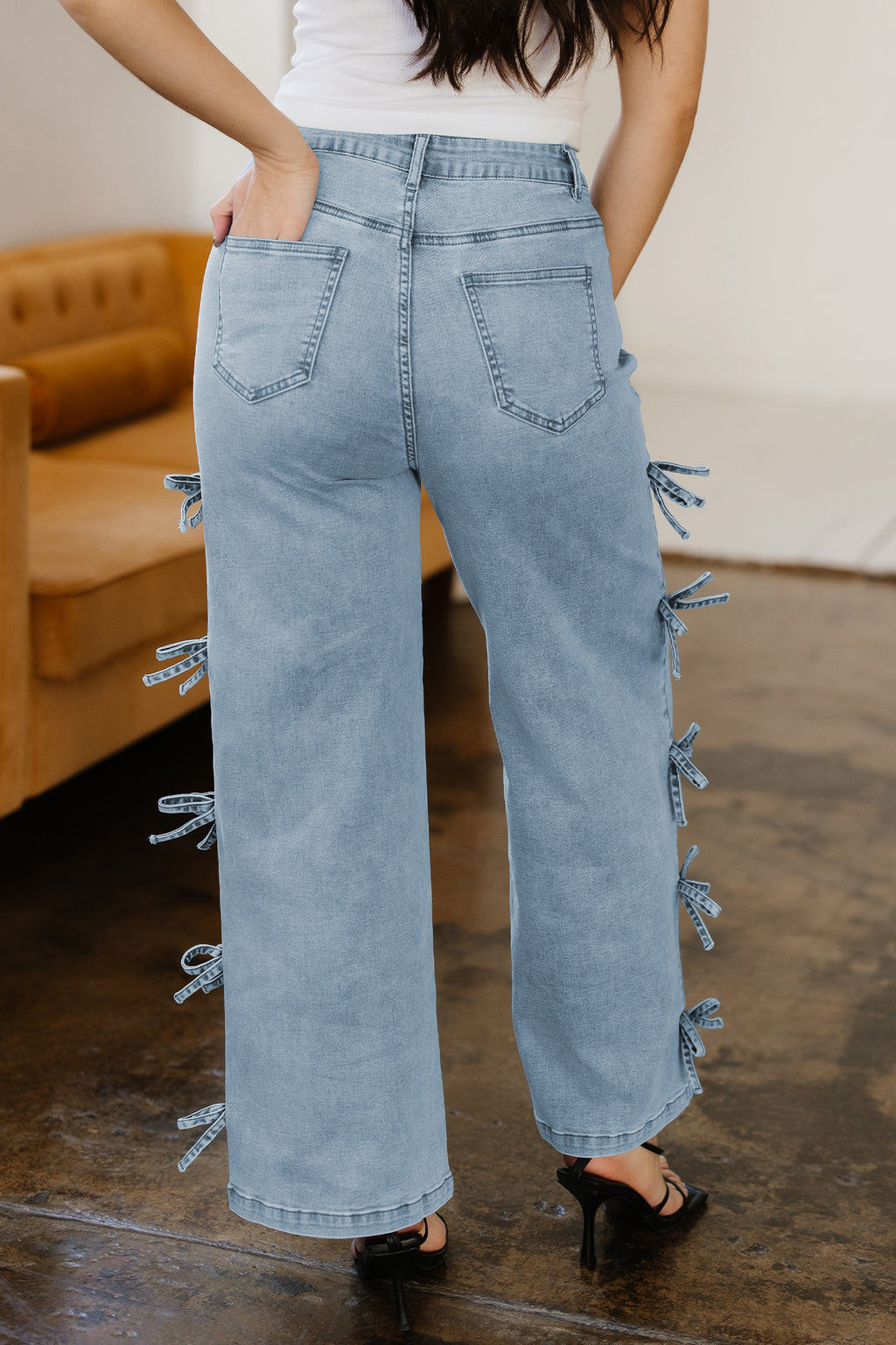 White Dear-Lover Dropshipping straight-leg jeans with side bow knot detail and a loose fit, made from cotton and elastane.