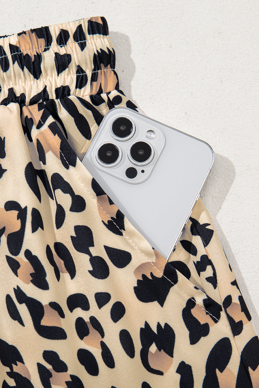 Flowy wide-leg pants with leopard print, elastic waistband, drawstring, made of polyester, from Dear-Lover.