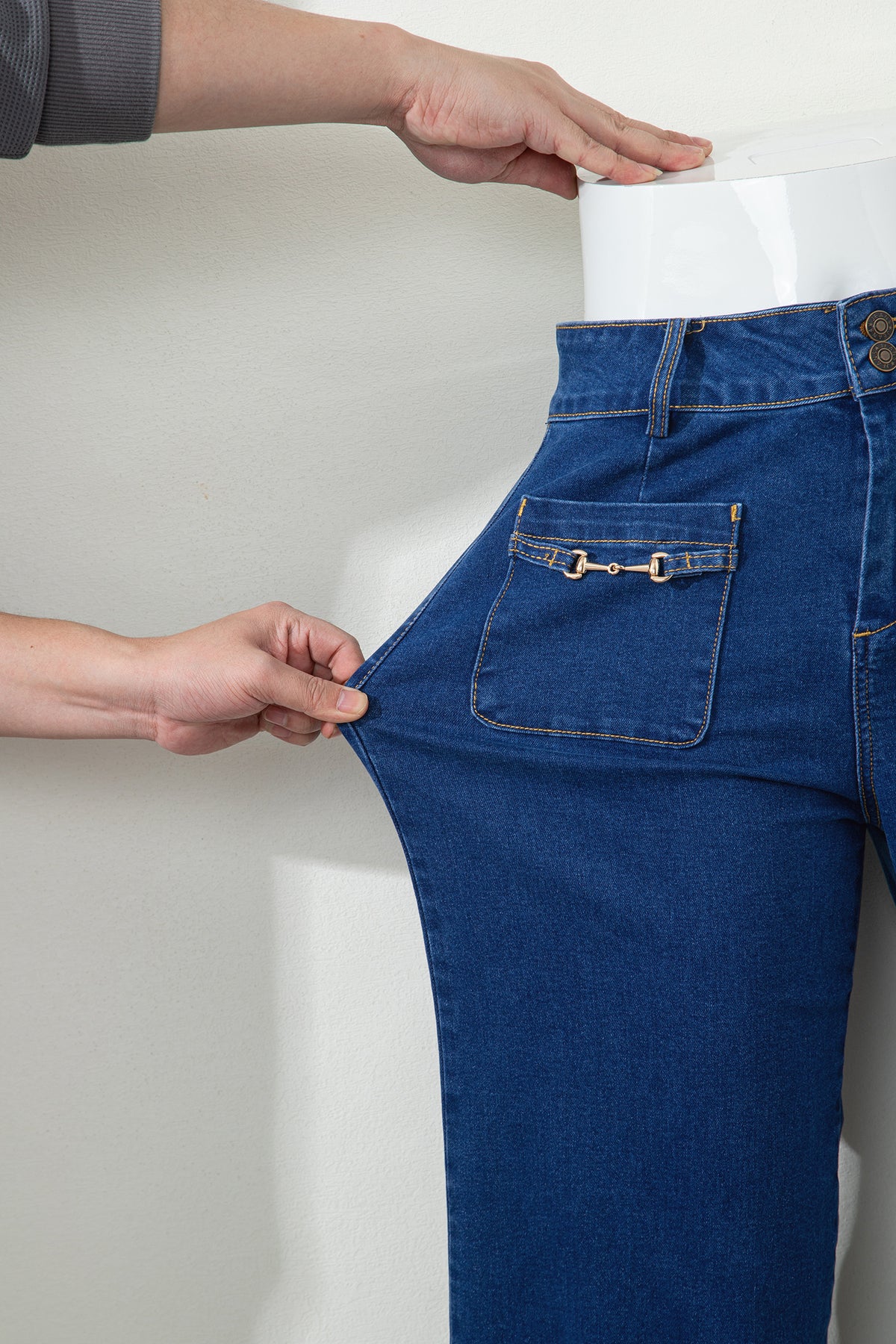 Sail blue denim wide-leg pants with patched pockets and hardware decor, made of cotton, polyester, and elastane, by Dear-Lover.