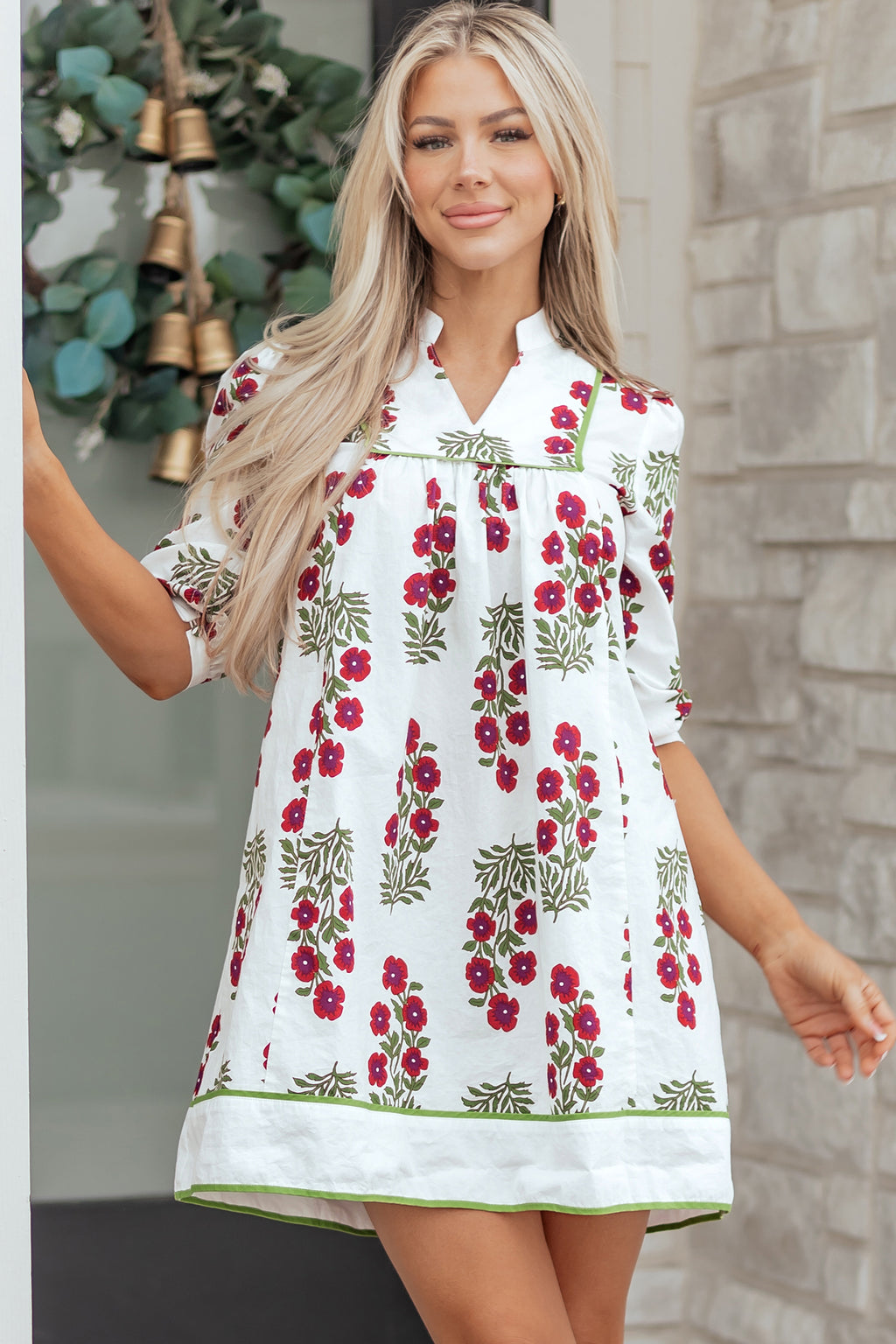 White floral dress with frilled V-neck, 3/4 sleeves, loose fit, made of cotton, by Dear-Lover Dropshipping.