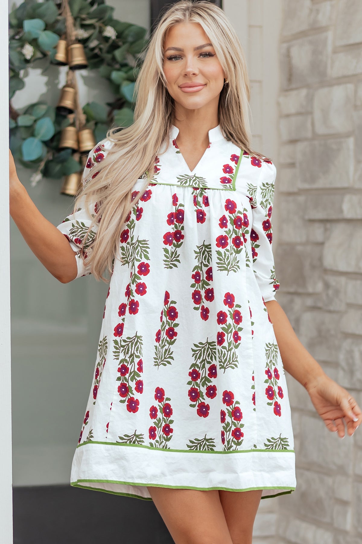 White floral dress with frilled V-neck, 3/4 sleeves, loose fit, made of cotton, by Dear-Lover Dropshipping.