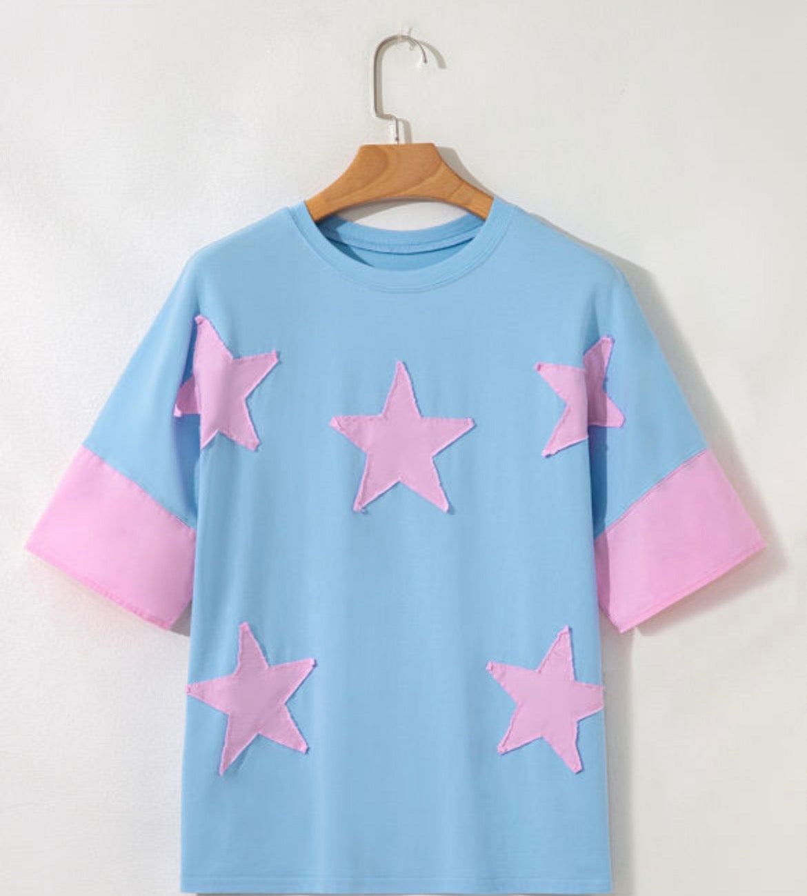 Green Starstruck Patch Tee by Dear-Lover Dropshipping, featuring a small star patch on a casual t-shirt.