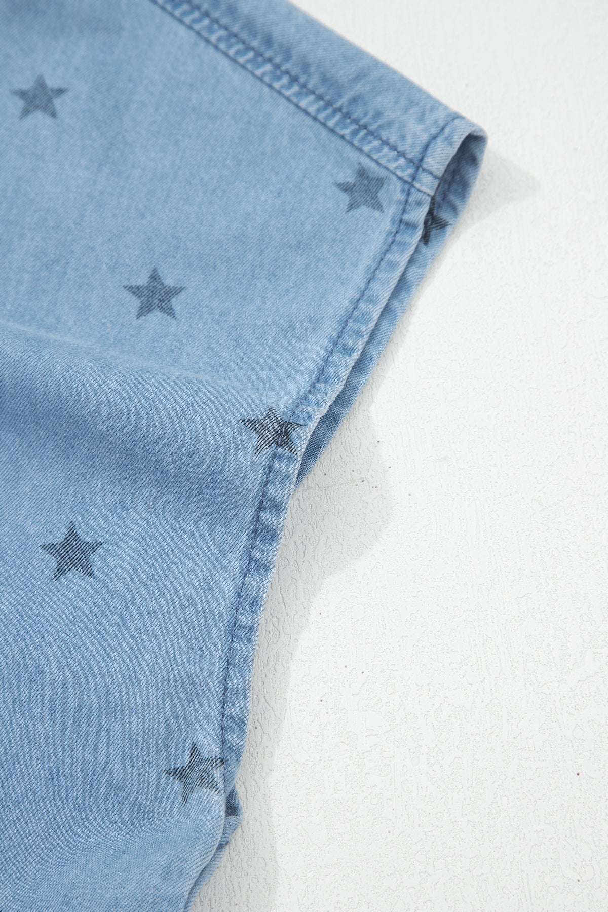 Dear-Lover Blue Star denim shirt with double chest pockets, short sleeves, allover print, made of cotton and elastane.