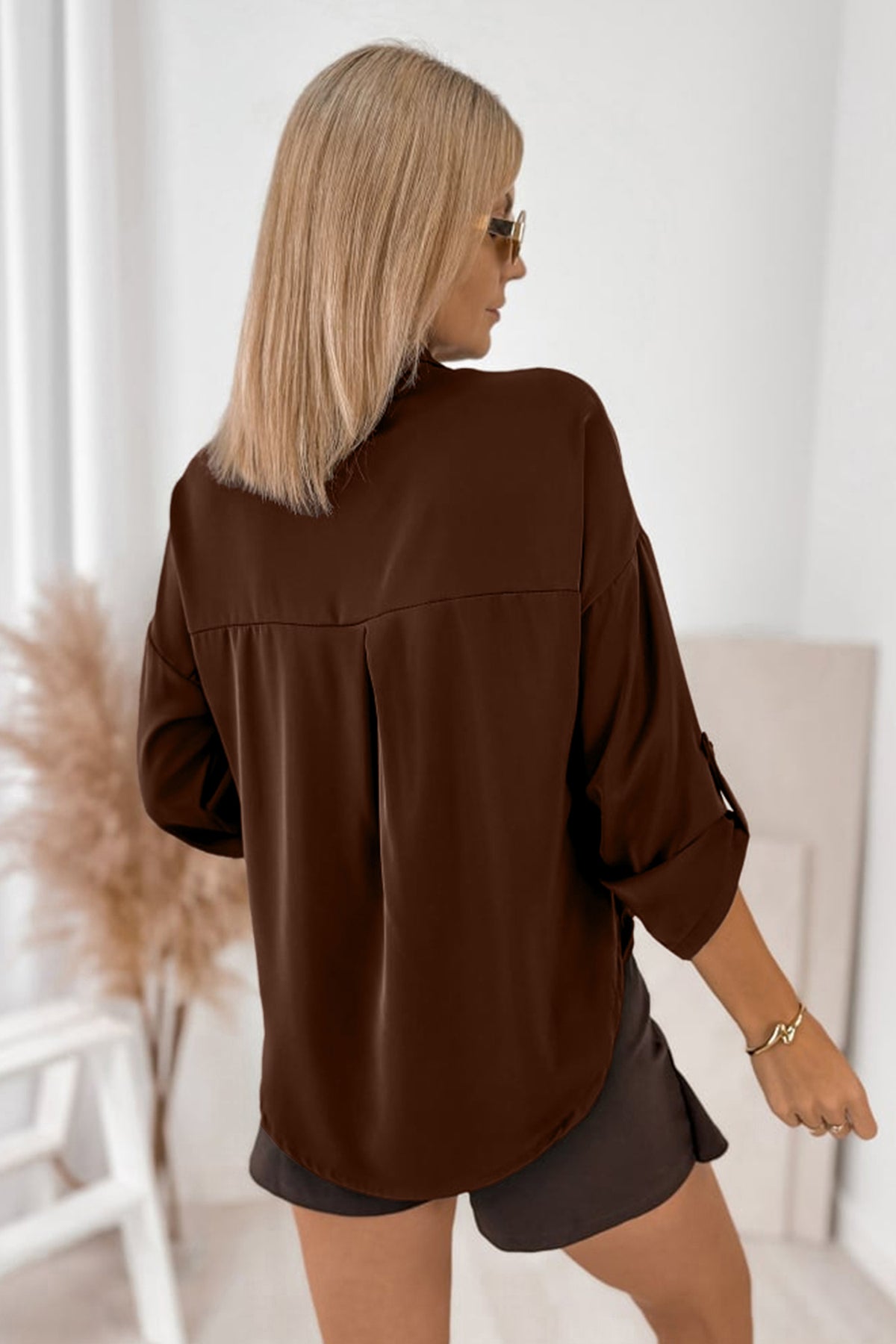 Dear-Lover Coffee long sleeve casual shirt with multi-button decoration and tab detail, made of polyester and elastane.