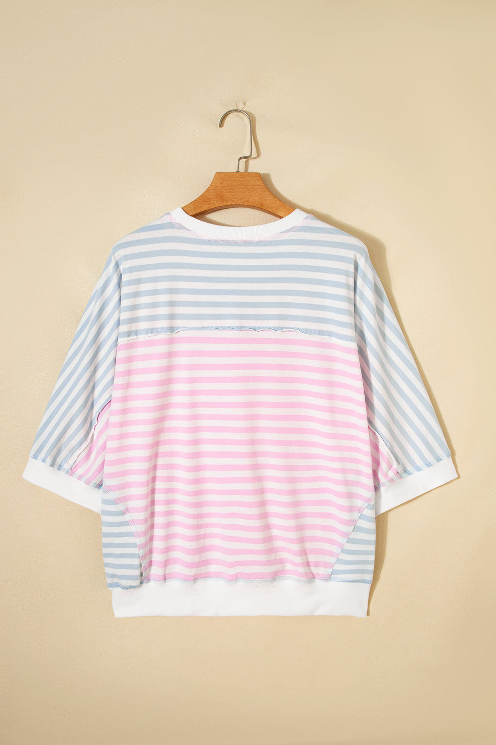 Red stripe casual oversized dolman sleeve patchwork T-shirt by Dear-Lover Dropshipping, made of 95% cotton and 5% elastane.