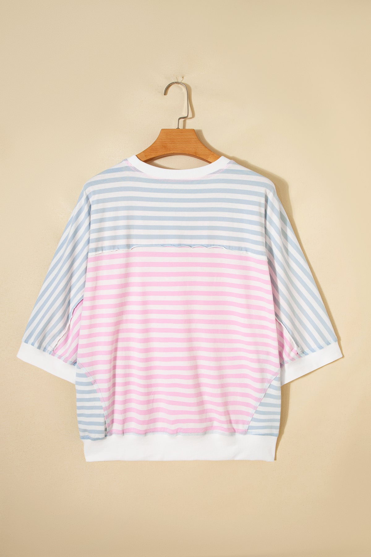 Red stripe casual oversized dolman sleeve patchwork T-shirt by Dear-Lover Dropshipping, made of 95% cotton and 5% elastane.