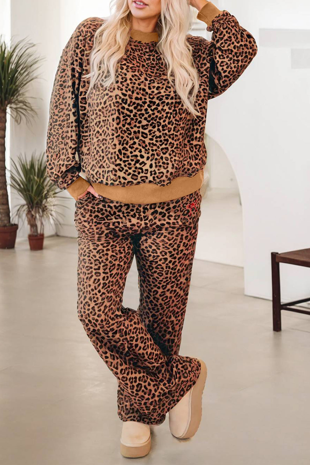 Khaki leopard print pullover and pants two-piece set by Dear-Lover with bow embroidery, made of lightweight polyester fabric.