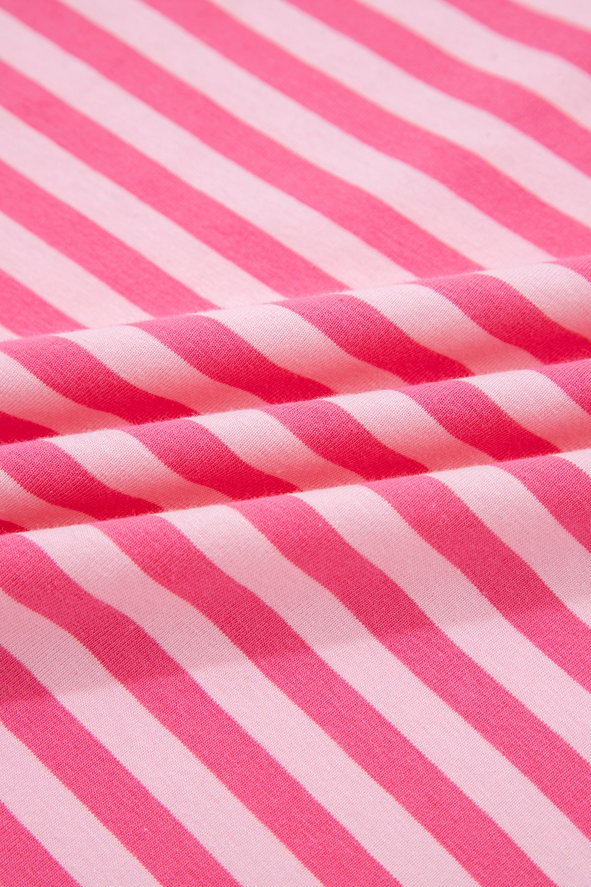 Pink stripe two-piece set with drop shoulder round neck top and buttoned straight pants, made of cotton and elastane.