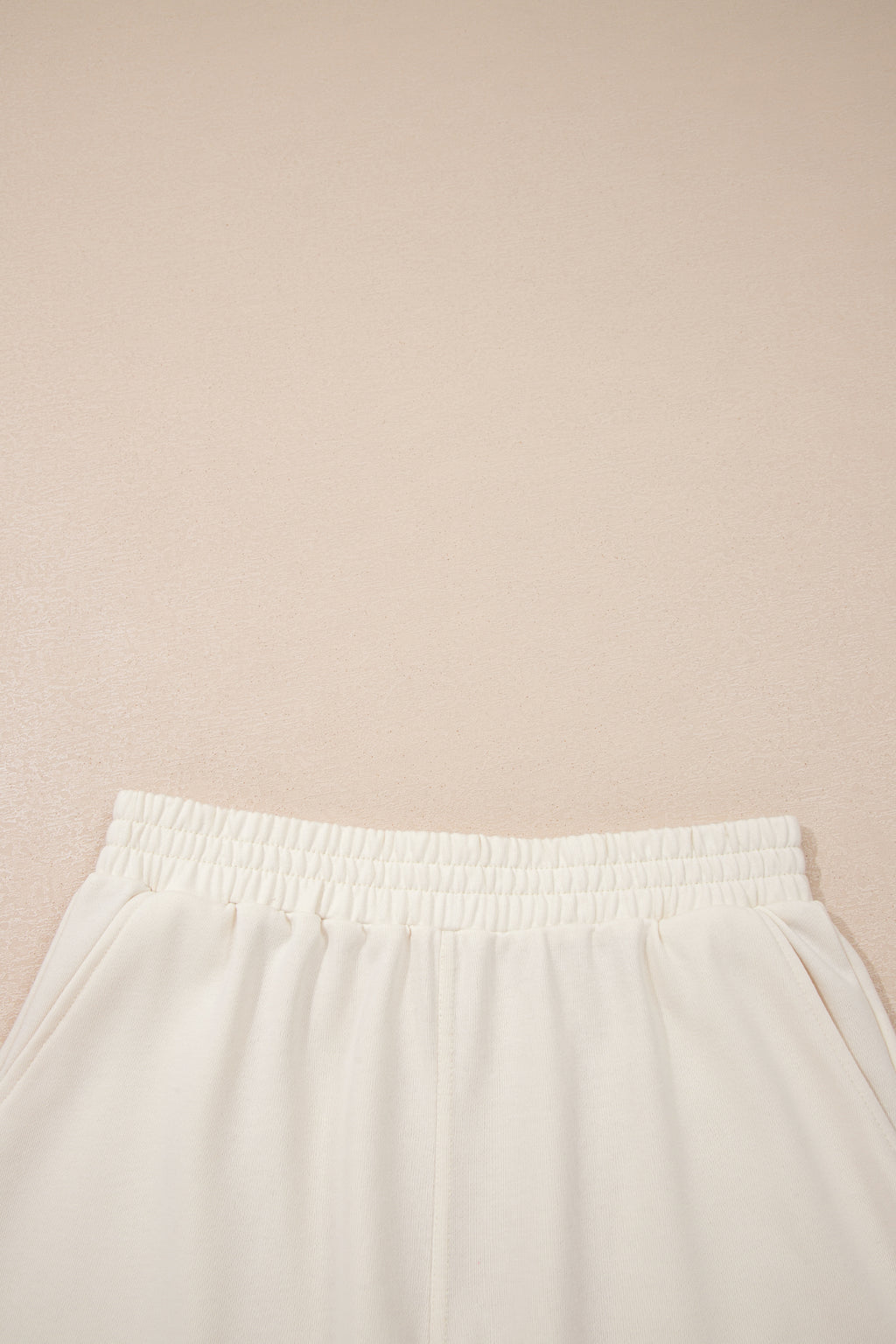 Dear-Lover Jet Stream solid color contrast textured patchwork 2-piece short set with raw edges, made of polyester and cotton.