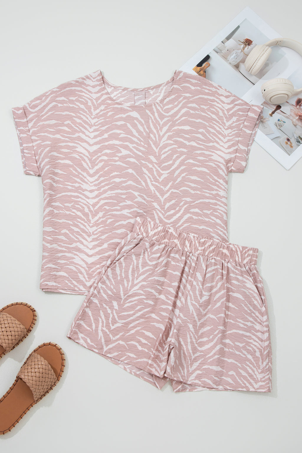 Khaki abstract print loose short sleeve top and shorts set by Dear-Lover Dropshipping, casual two-piece summer outfit.