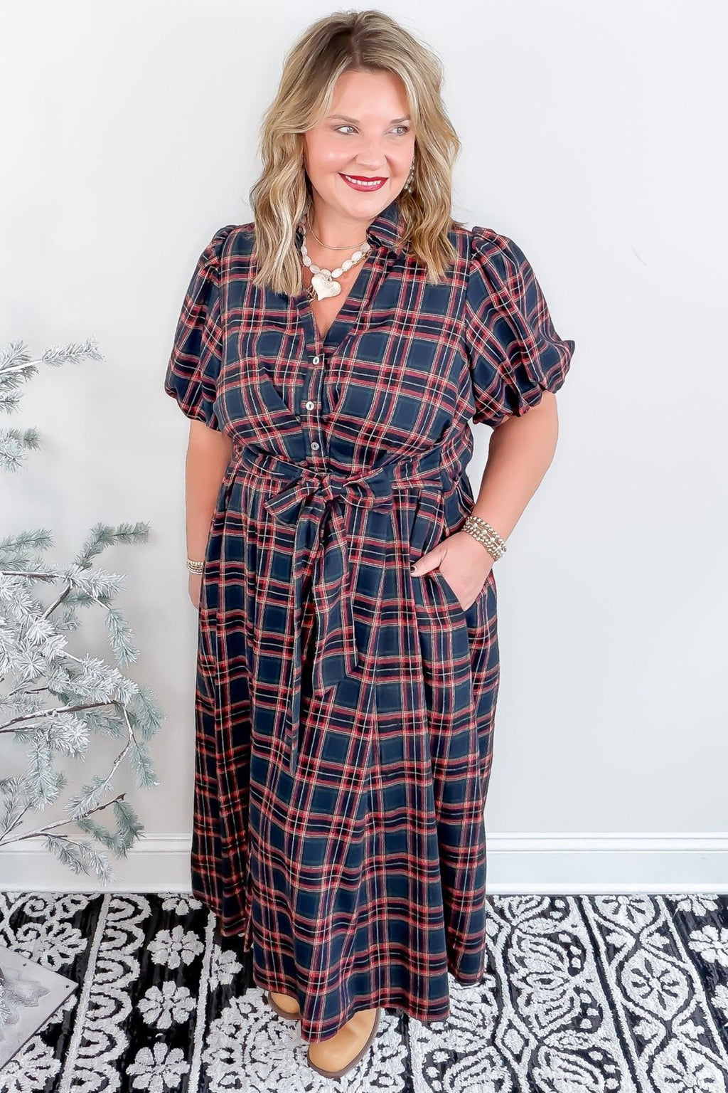 Black Plaid V Neck Belted Waist Short Sleeve Plus Size Dress