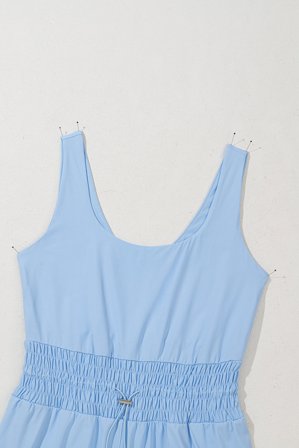 Mommas Hive plain sleeveless romper with cinched waist and drawstring, made of polyamide and elastane, in a simple, stylish design.