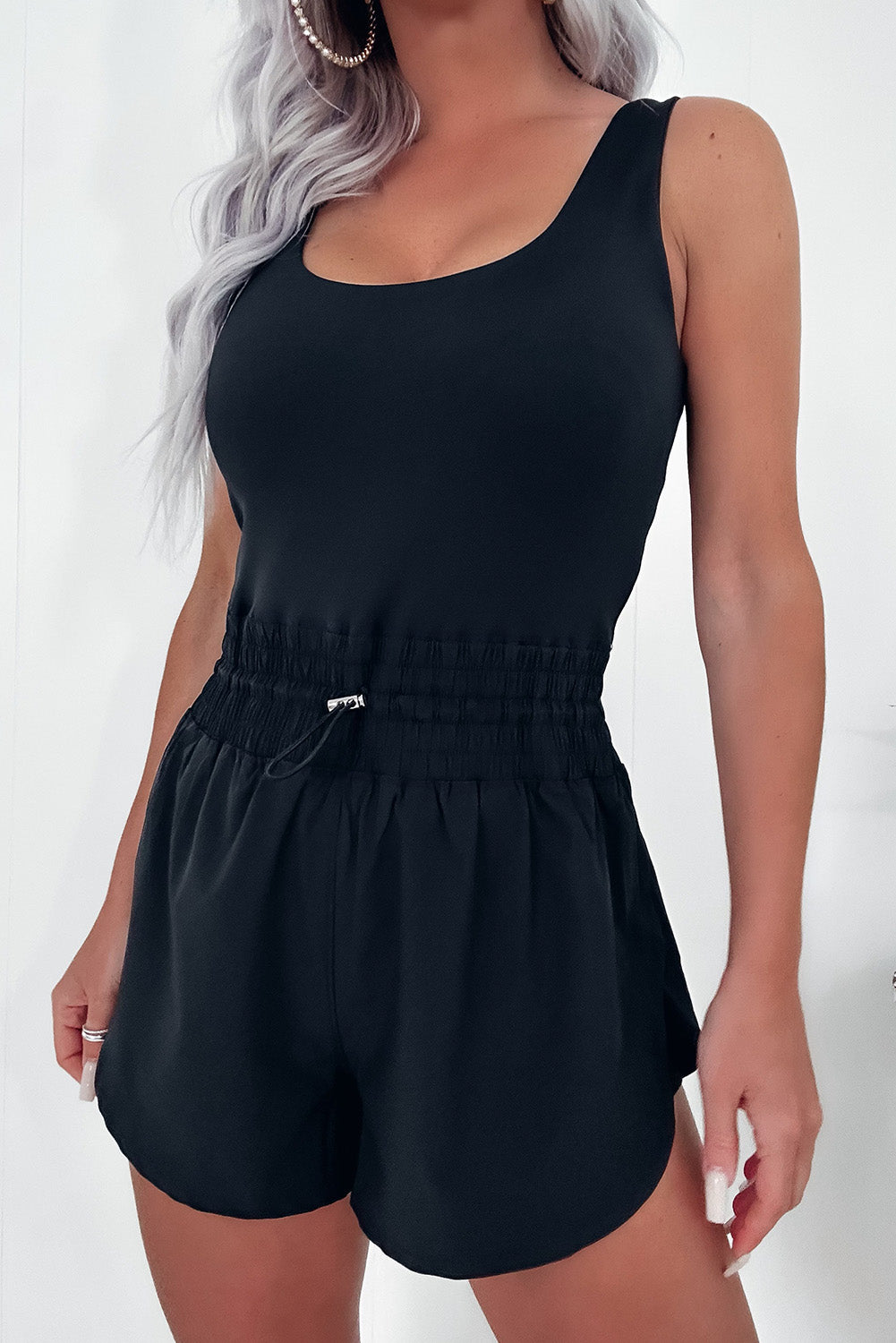 Mommas Hive plain sleeveless romper with cinched waist, drawstring detail, made of polyamide and elastane fabric.