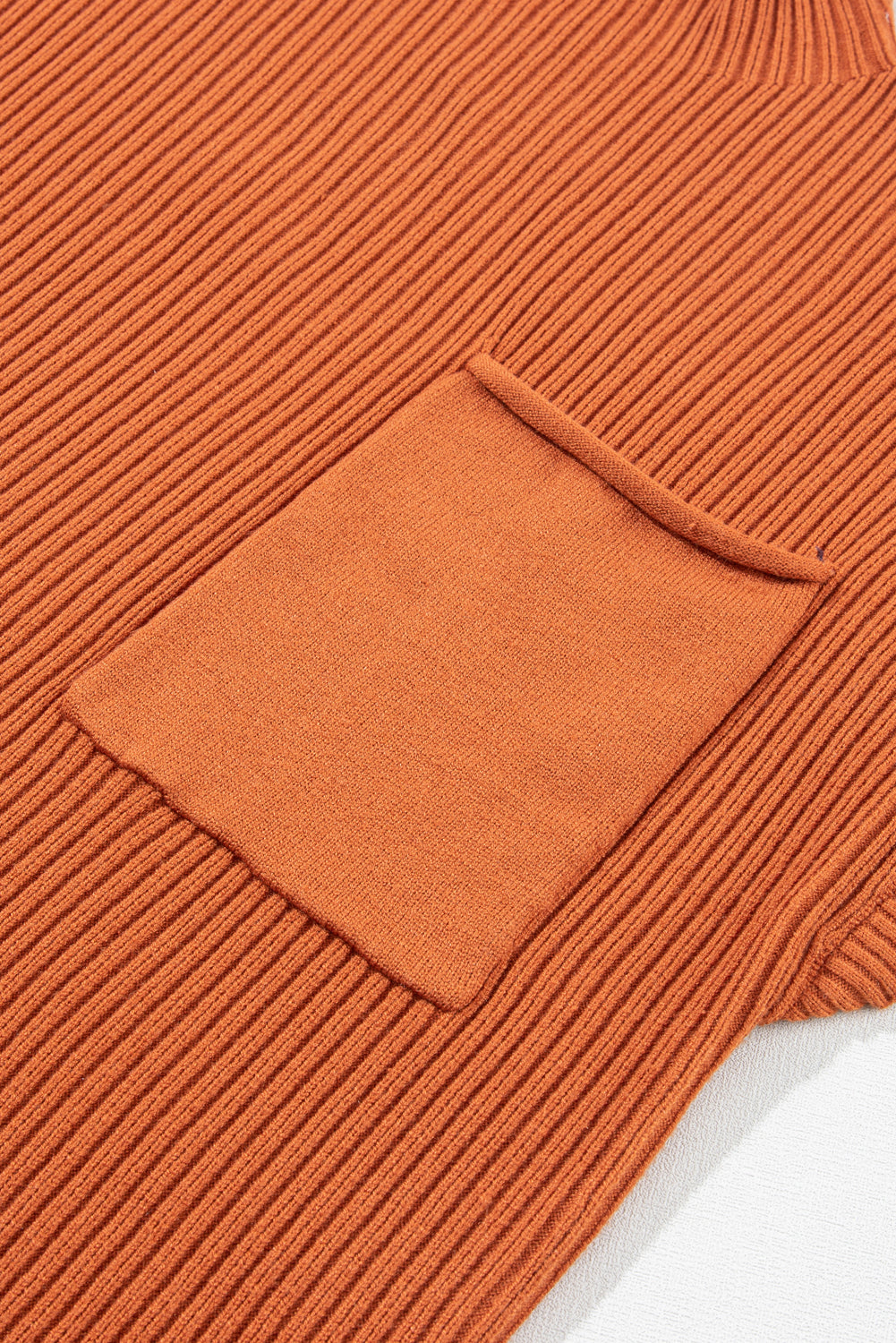 Mommas Hive oatmeal ribbed knit short sleeve sweater with patch pocket, made of viscose, polyester, and polyamide.