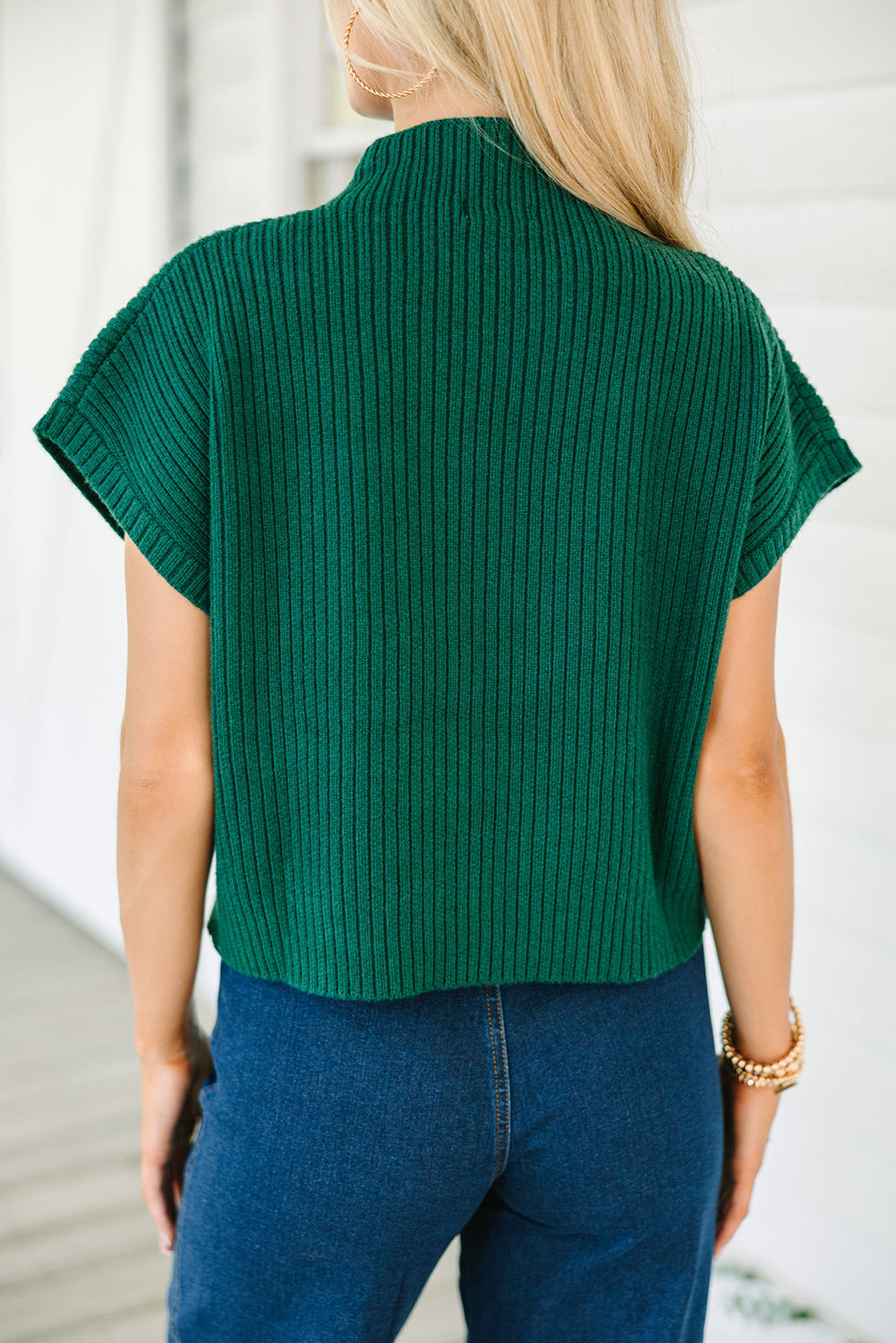 Mommas Hive oatmeal ribbed knit short sleeve sweater with patch pockets, made of viscose, polyester, and polyamide.