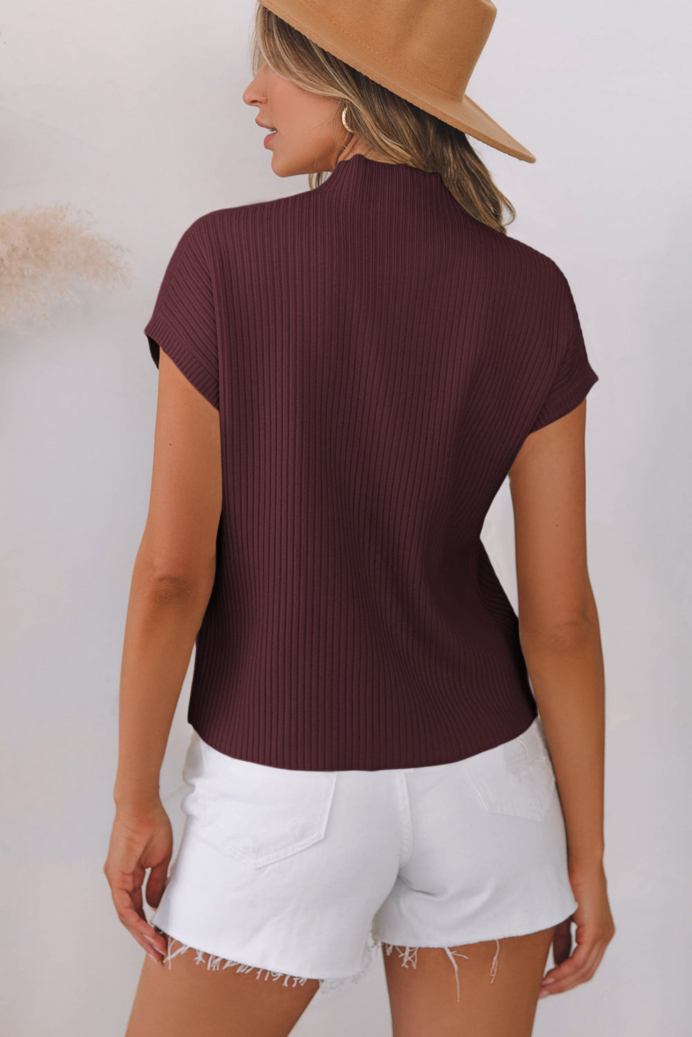Mommas Hive oatmeal ribbed knit short sleeve sweater with patch pocket, casual style, made of viscose, polyester, and polyamide.