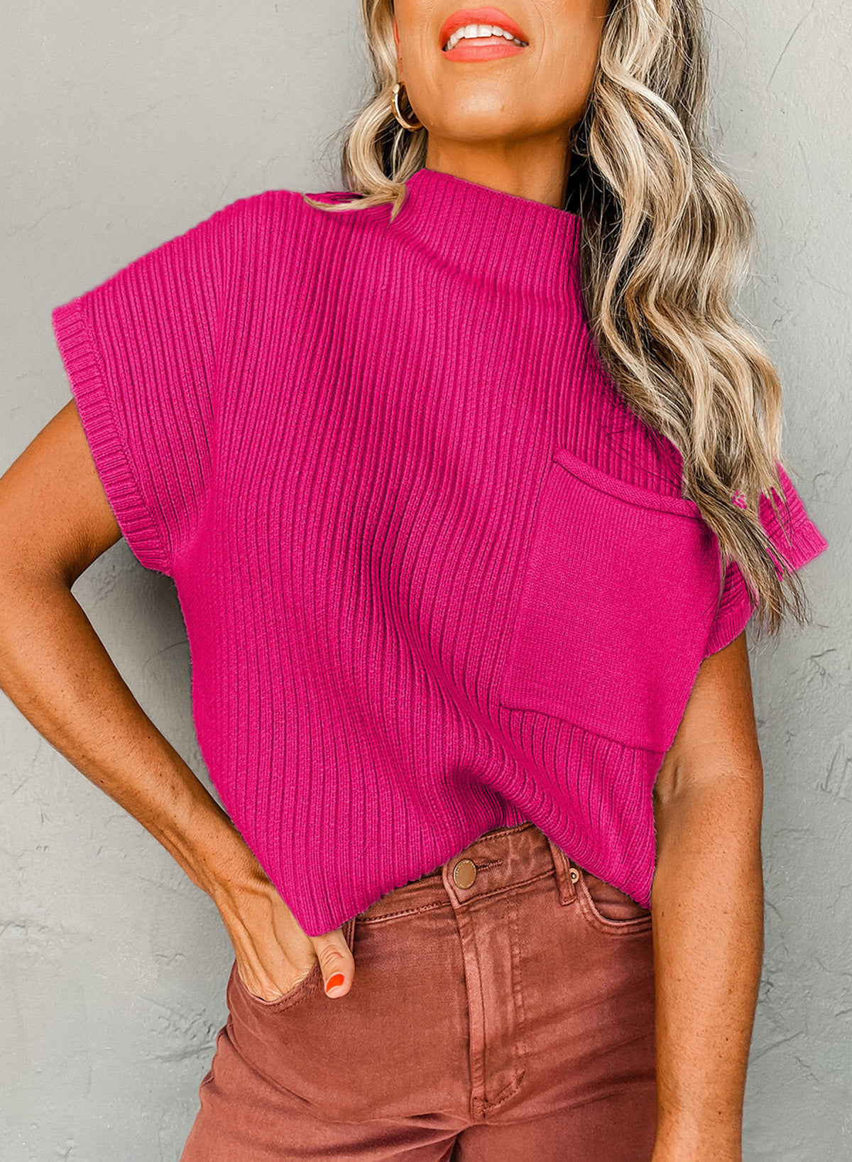 Mommas Hive oatmeal ribbed knit short sleeve sweater with patch pocket, made of viscose, polyester, and polyamide fibers.