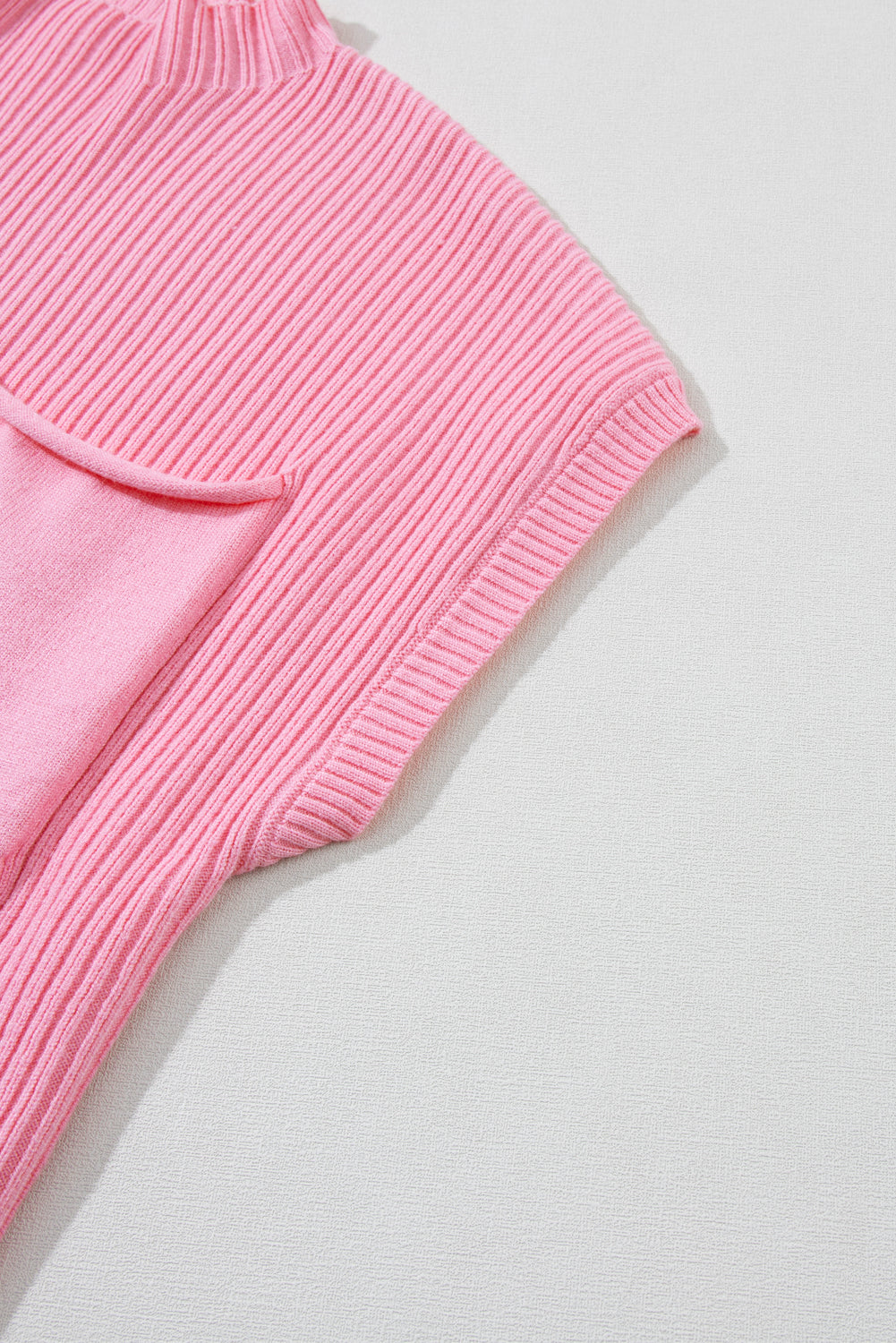 Mommas Hive oatmeal ribbed knit short sleeve sweater with patch pocket, made of viscose, polyester, and polyamide.