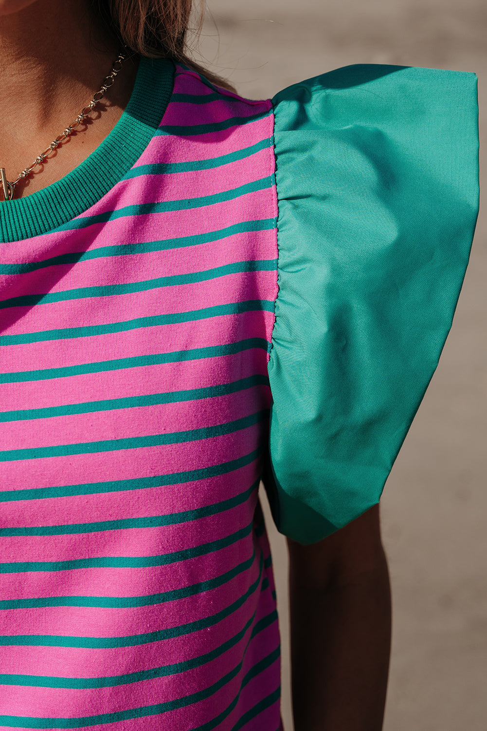 Pink stripe colorblock blouse with ruffled sleeves and crew neck from Mommas Hive, made of cotton and elastane fabric.