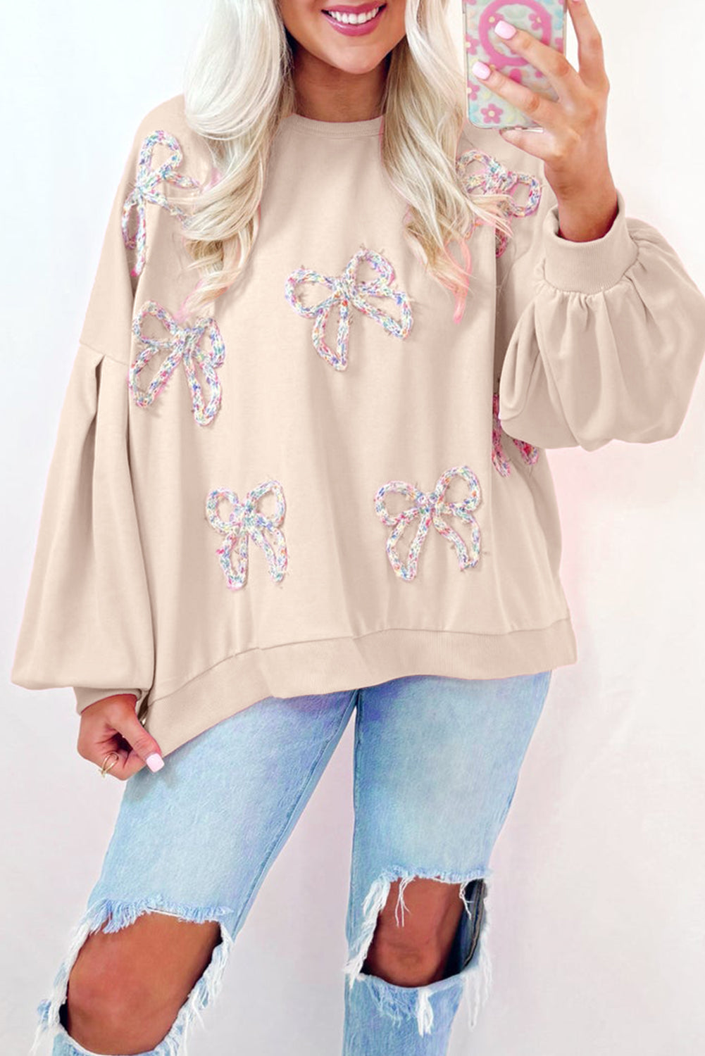 Mommas Hive oversized pullover sweatshirt with parchment color, embroidered bow, lantern sleeves, made of polyester and cotton blend.