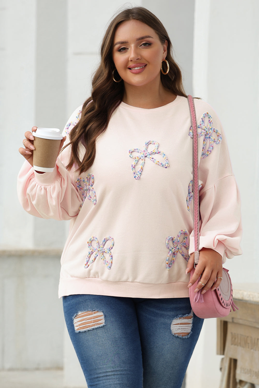 Mommas Hive oversized pullover sweatshirt with parchment color, embroidered bow detail, lantern sleeves, made of polyester and cotton.