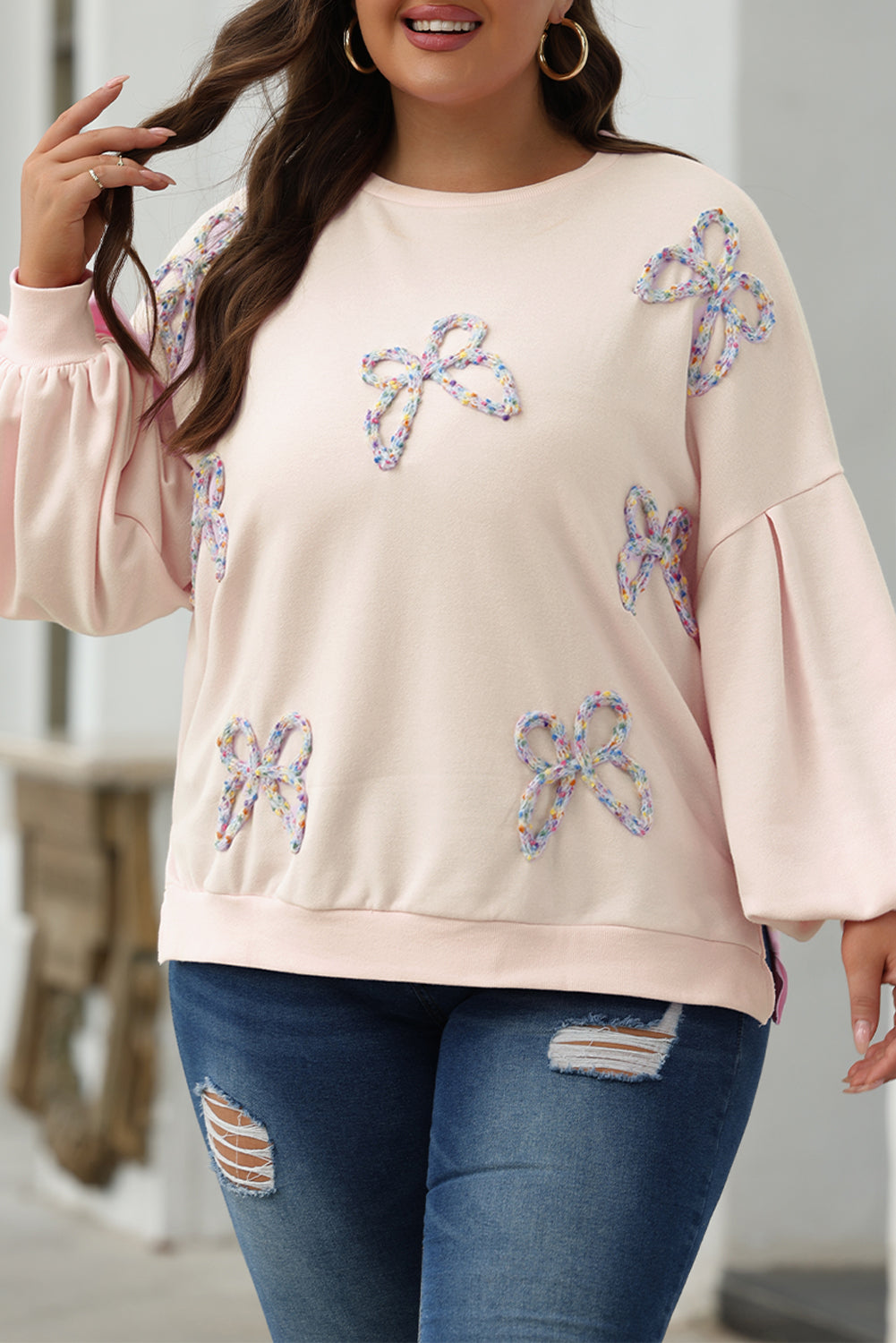Mommas Hive oversized sweatshirt with parchment color, embroidered bow design, lantern sleeves, made of polyester and cotton blend.