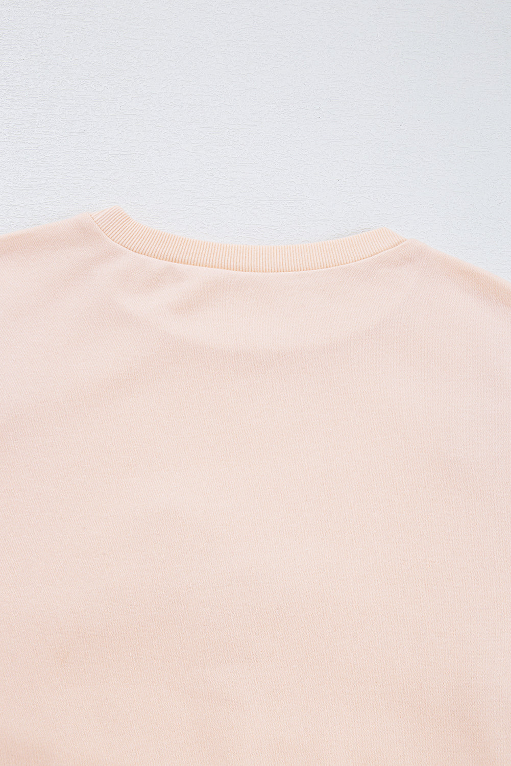 Mommas Hive oversized sweatshirt with parchment color, embroidered bow on lantern sleeves, made of polyester and cotton.