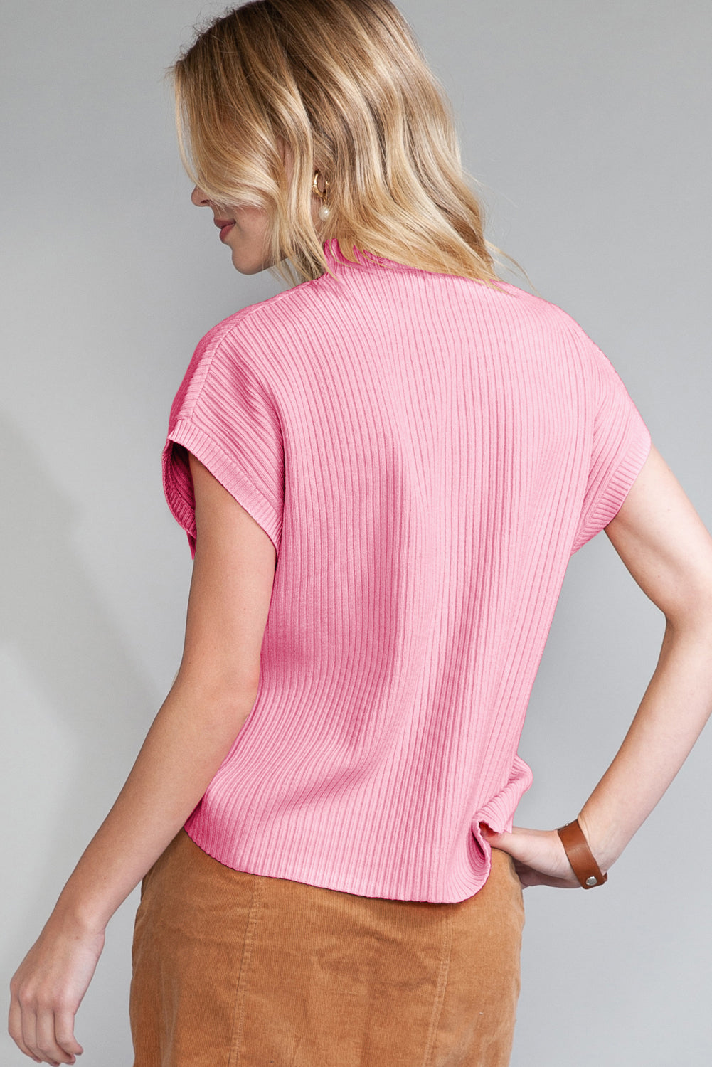 Shewin oatmeal ribbed knit short sleeve sweater with patch pocket, casual and comfortable for everyday wear.
