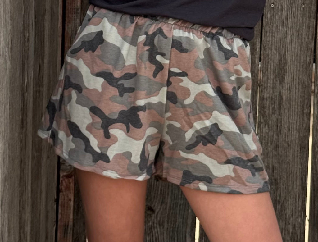 Texas True Threads camo print shorts, casual bottoms with a camo pattern, perfect for outdoor or everyday wear.
